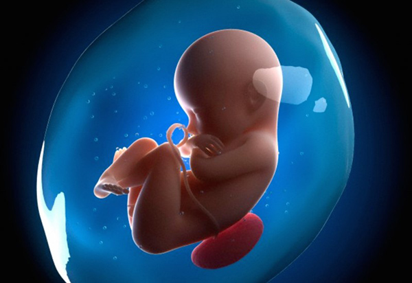 Nếu chỉ số nước ối bình thường thì mẹ không cần phải lo lắng đa ối có nên mổ sớm không