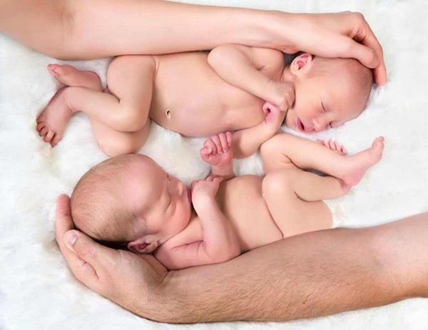 Mẹ mang thai đôi nước ối sẽ nhiều hơn những người phụ nữ khác